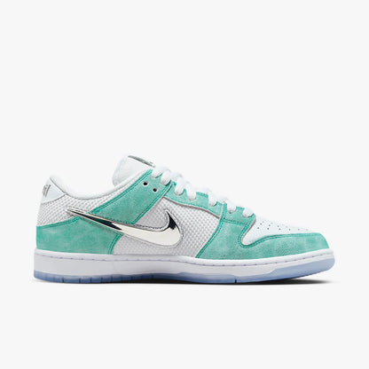 Tênis Nike April Skateboards x Dunk Low SB 'Turbo Green'
