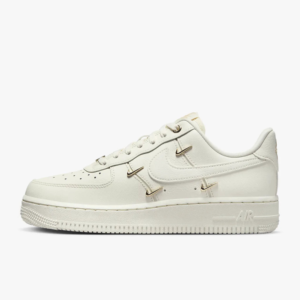 Tênis Nike Air Force 1 '07 LX 'Mini Swoosh Metallic Gold'